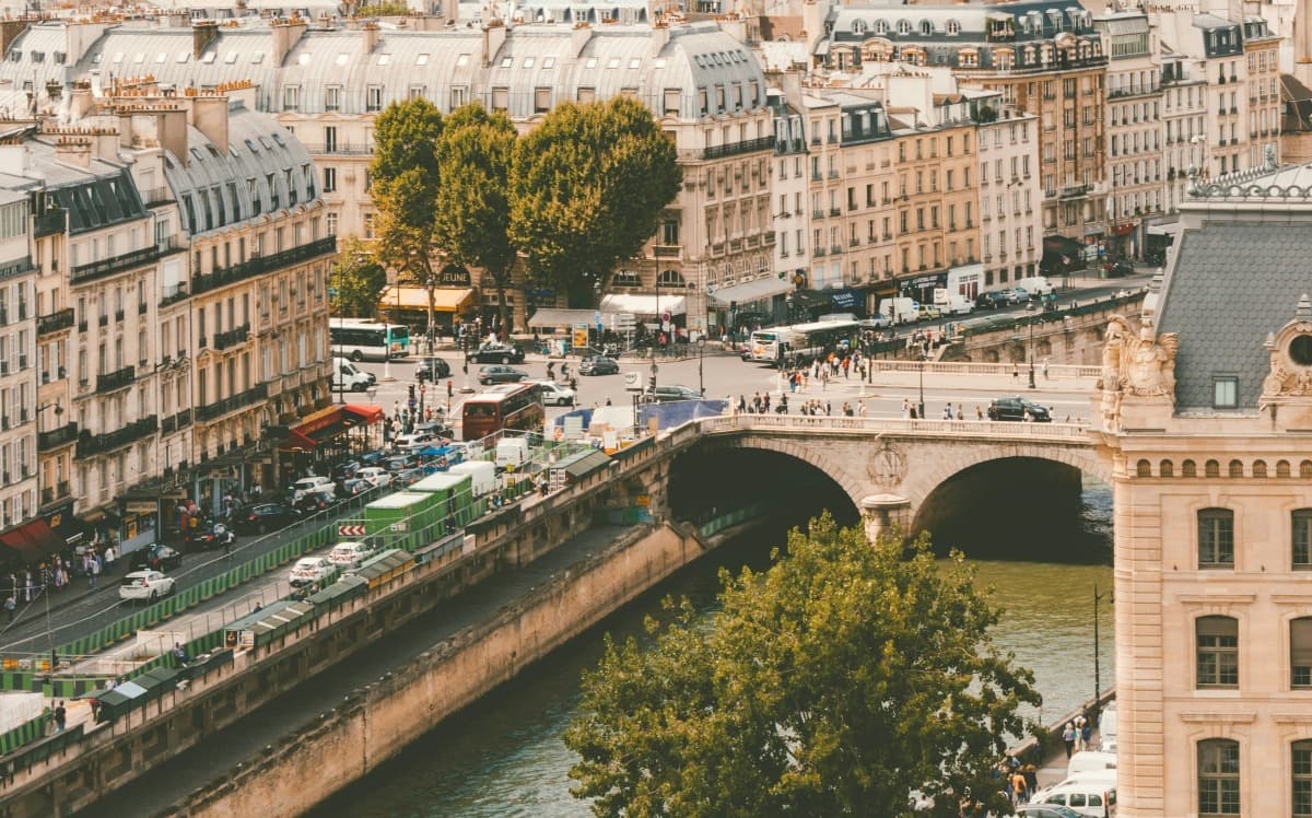 Generating Localised Links in the French Market for Savoo.fr